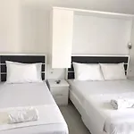 Cataleya Apartment -1 Min From The Beach